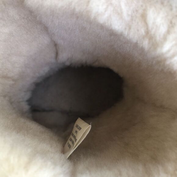 Uggs short  - Picture 9 of 11